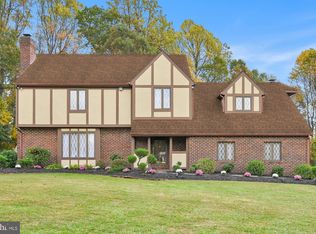 208 Foxcroft Ln, Robesonia, PA 19551