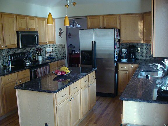 Slab Granite in Kitchen