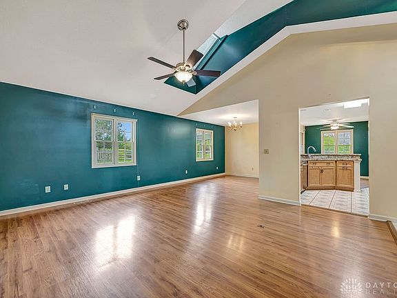 5th image of 221 Morgan Cir