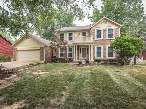 713 Redstart Dr, Ballwin, MO 63021