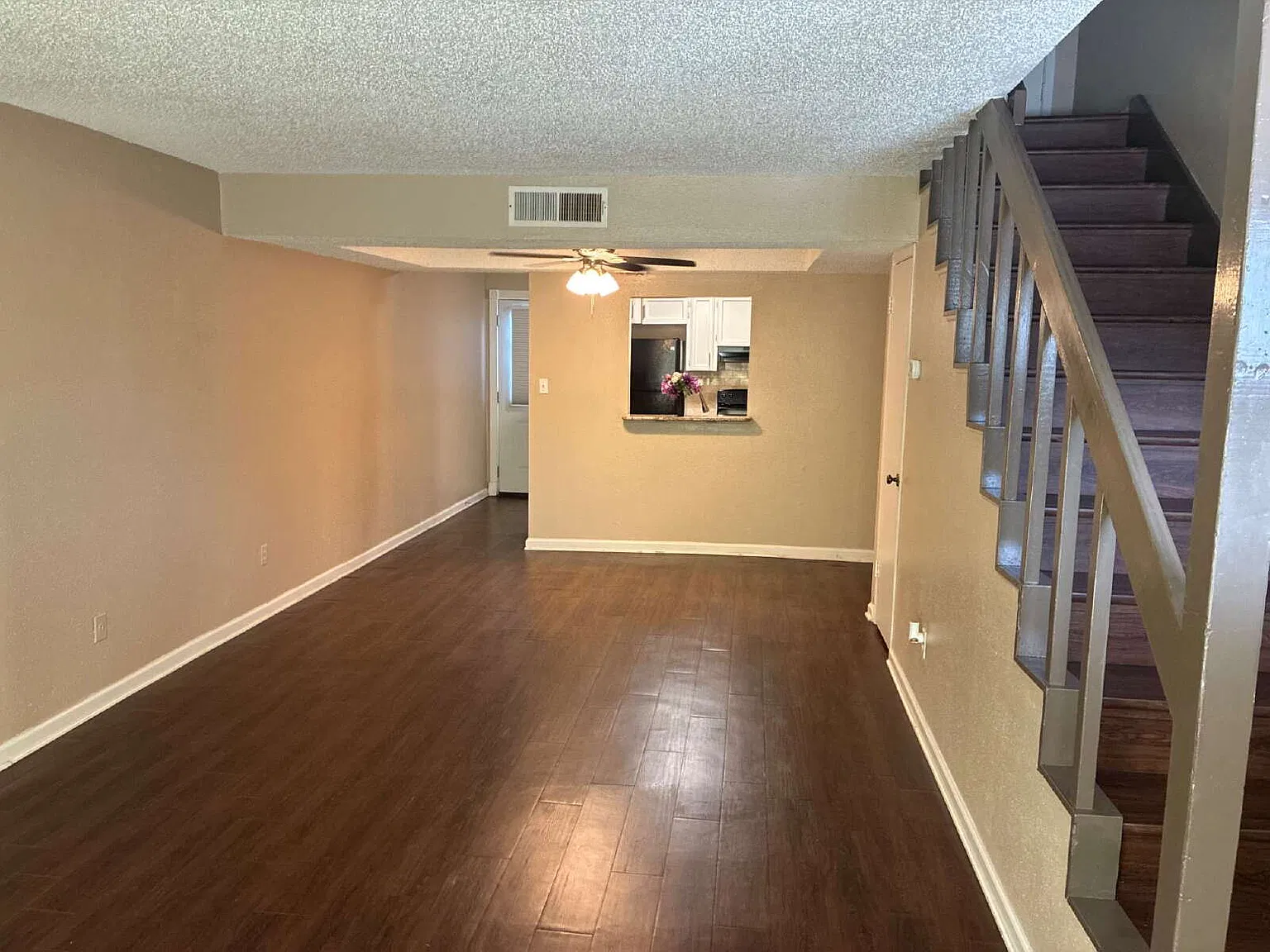 2 bed, 1.0 bath, $1,400 — Photo 4