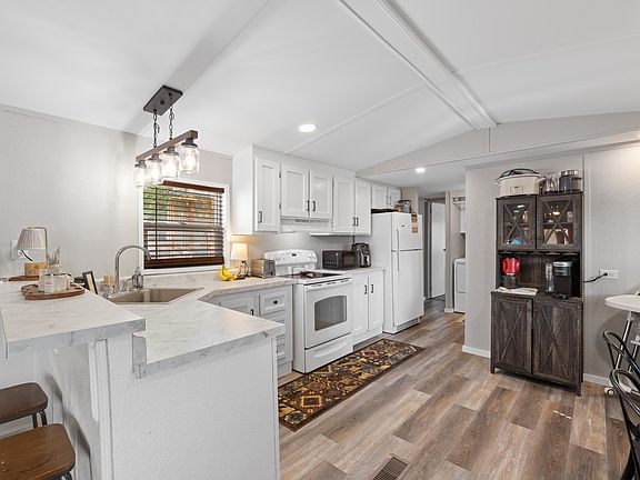 5th image of 3855 E Cambell St