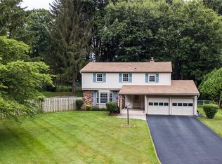 31 Golfview Dr, Penfield, NY