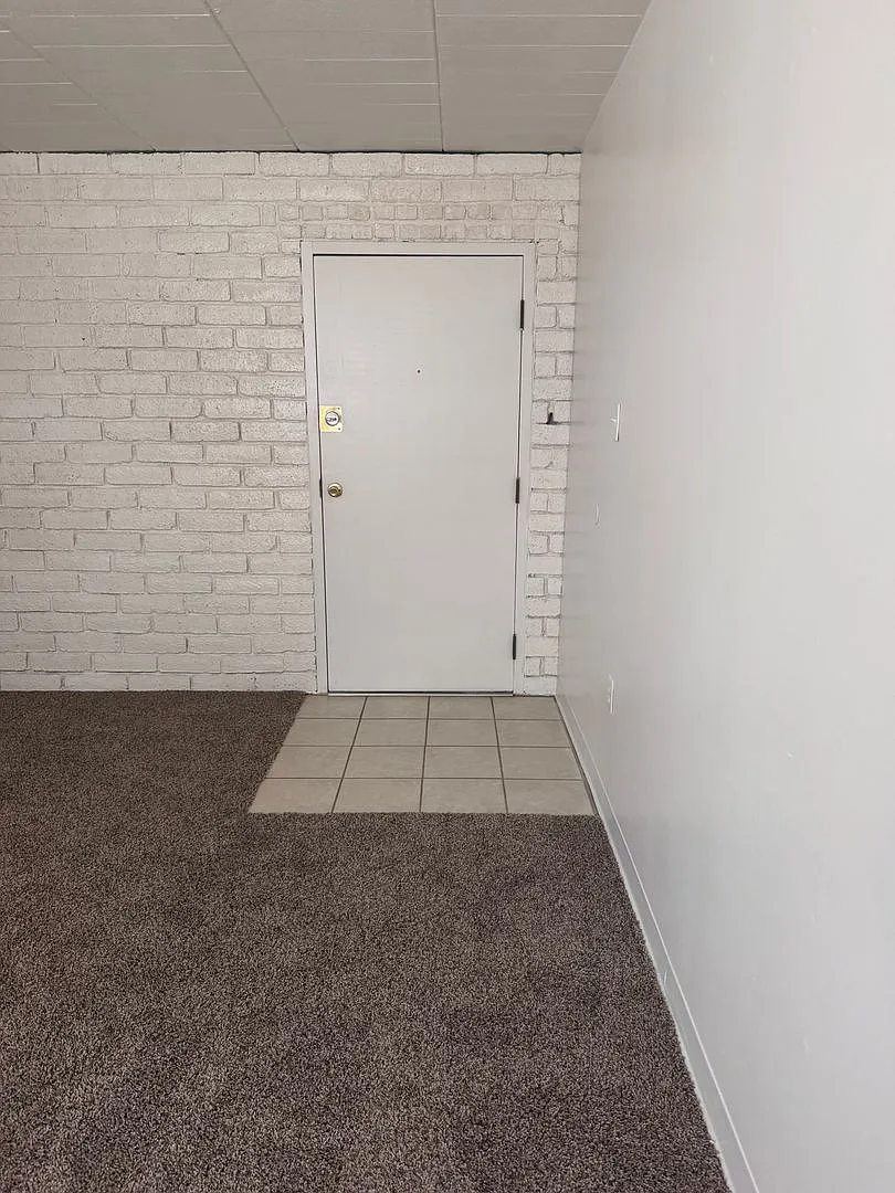 4909 Verona Road — Photo 3