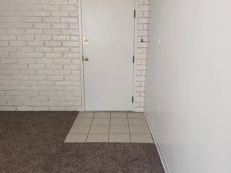 4909 Verona Road — Photo 4