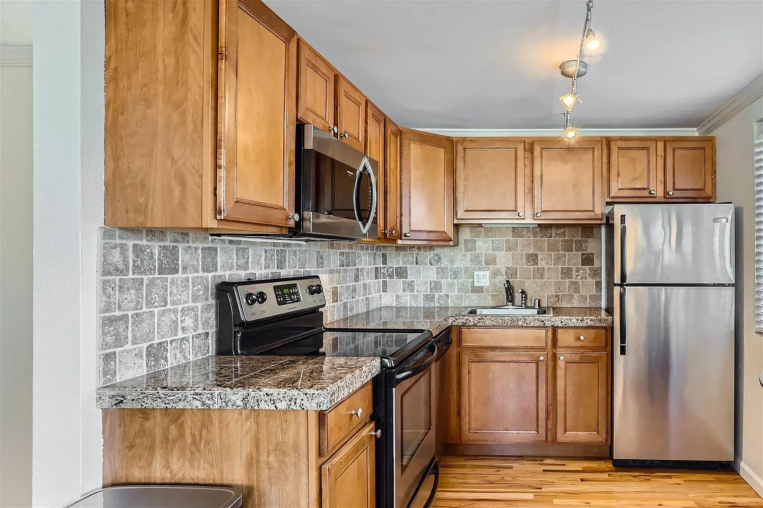 1 bed, 564 sqft, $1,700 — Photo 3