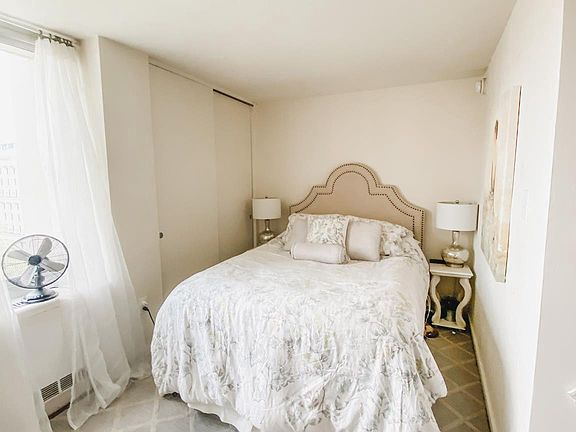 5th image of 604 S Washington Sq APT 1306