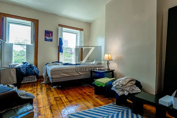 Rented by ZealEstate Group Inc | media 33