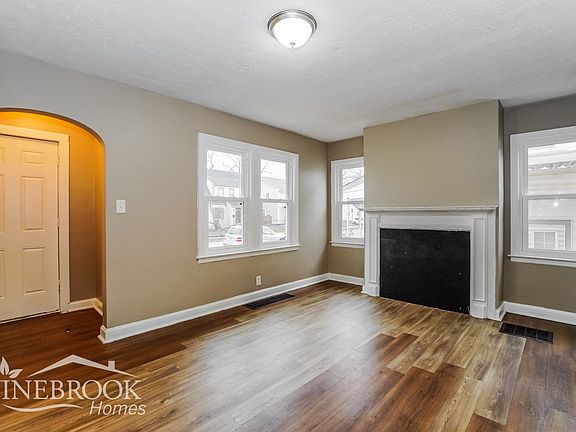 3rd image of 1356 Loretta Ave