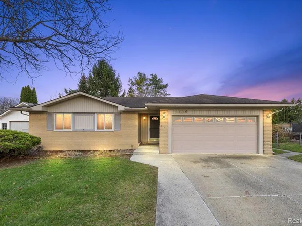 19246 Todd Dr, Clinton Township, MI 48038