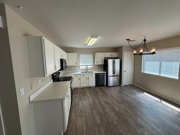 3049 W Santa Cruz Ave — Photo 13