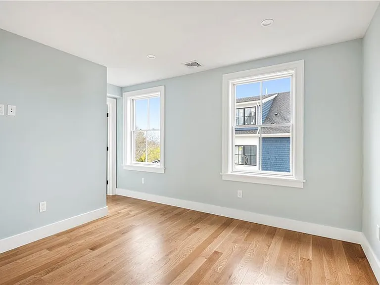 118 Newport Ave — Photo 30