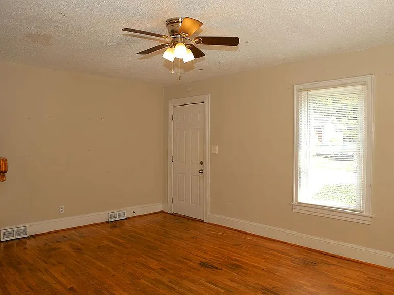 2214 Walker Ave — Photo 32