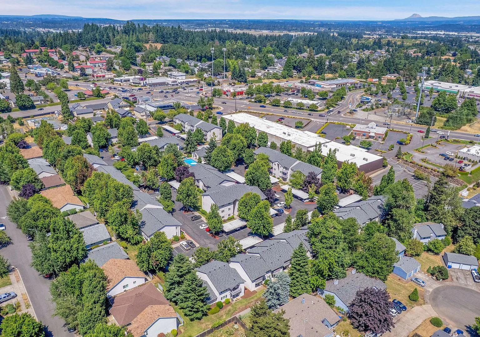 Live the South Salem Lifestyle: Walkable city, beautiful nature, endless possibilities. — Photo 1