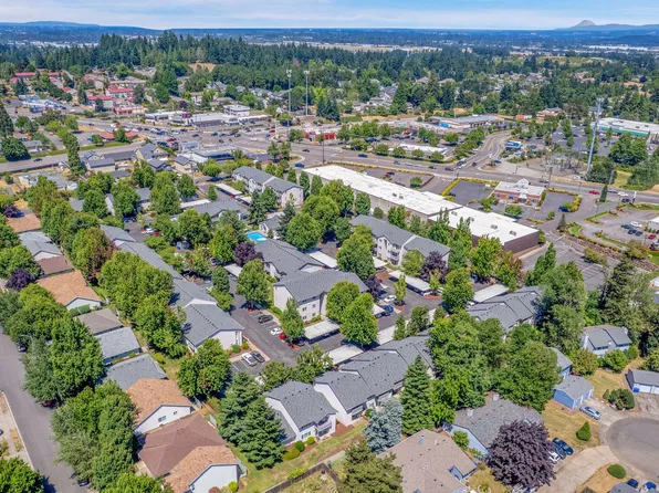 Live the South Salem Lifestyle: Walkable city, beautiful nature, endless possibilities.