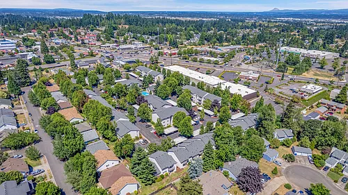 Live the South Salem Lifestyle: Walkable city, beautiful nature, endless possibilities. Photo 1 Live the South Salem Lifestyle: Walkable city, beautiful nature, endless possibilities. Photo 1