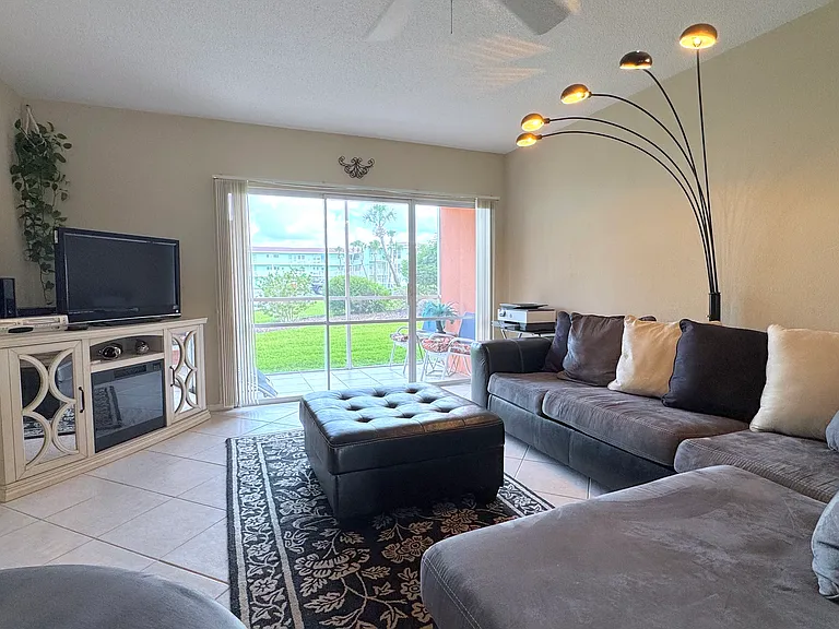 721 S Beach St — Photo 9