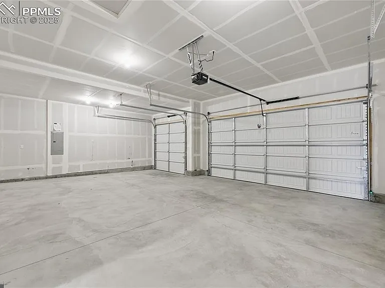 16886 Greenfield Dr — Photo 9