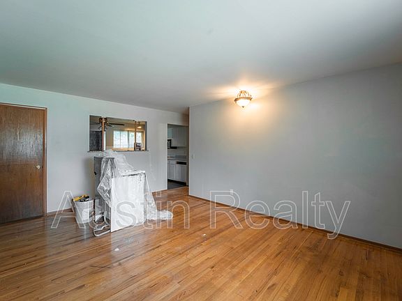 5th image of 1111 Cove Ln