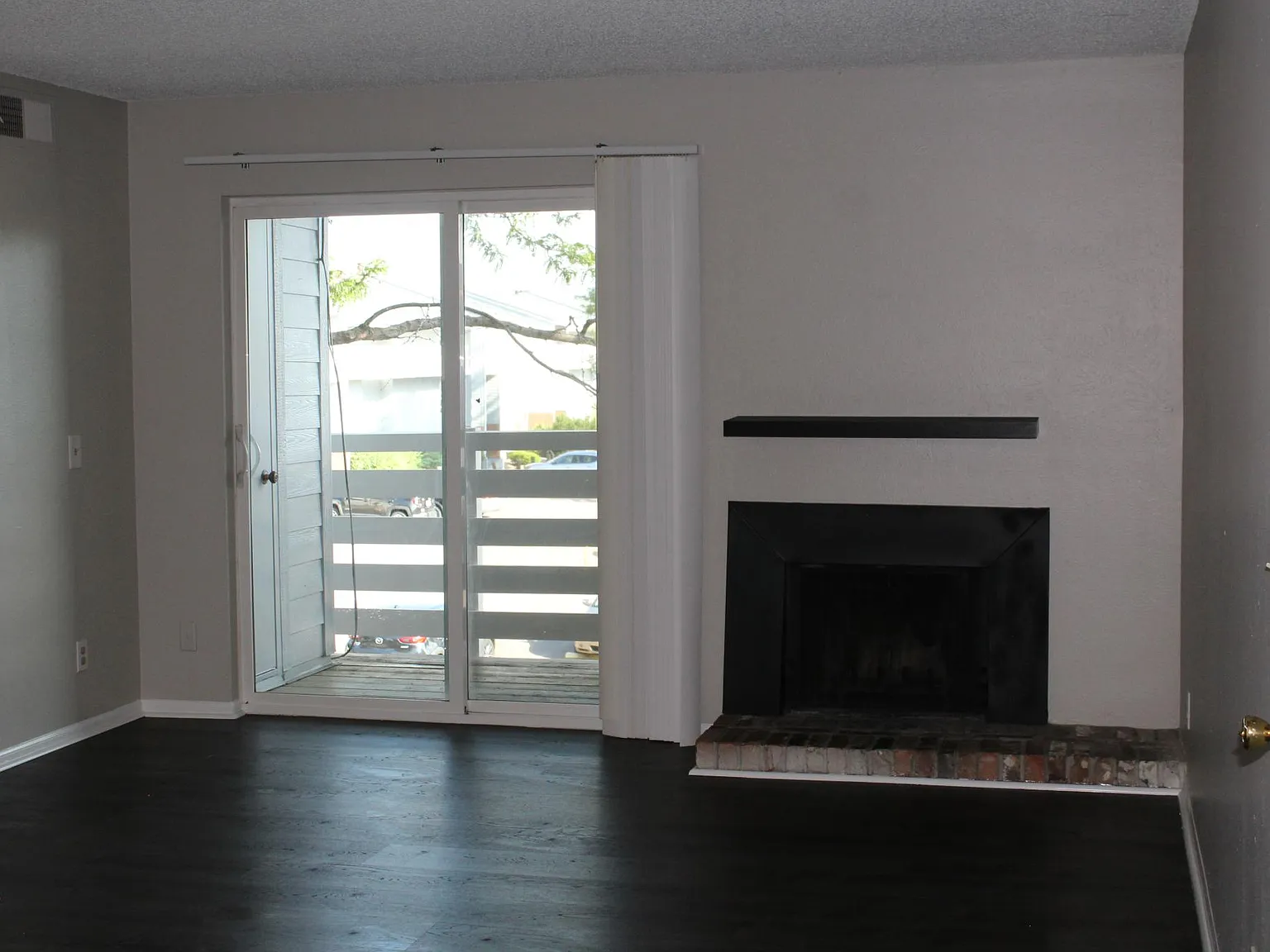 2 bed, 914 sqft, $1,500 — Photo 2