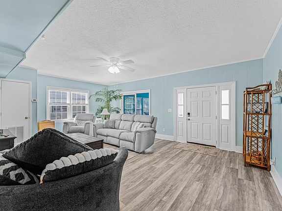 5th image of 406 43rd Ave. S