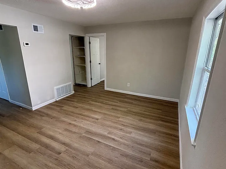 1703 N Valley Ave — Photo 55