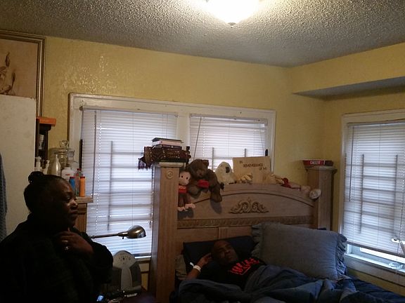 4th image of 4943 Woodland Ave