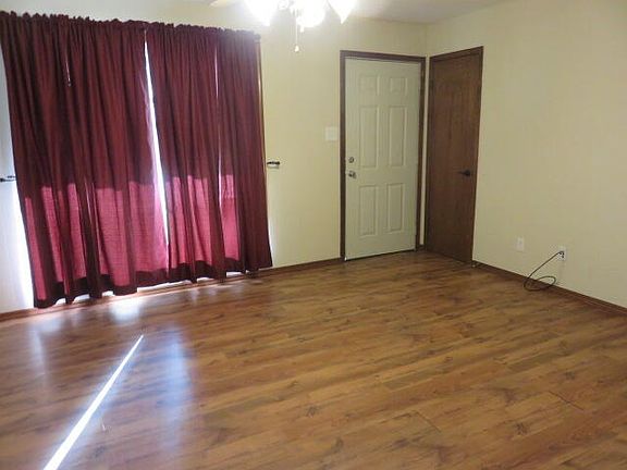 2nd image of 806 S Olive Dr