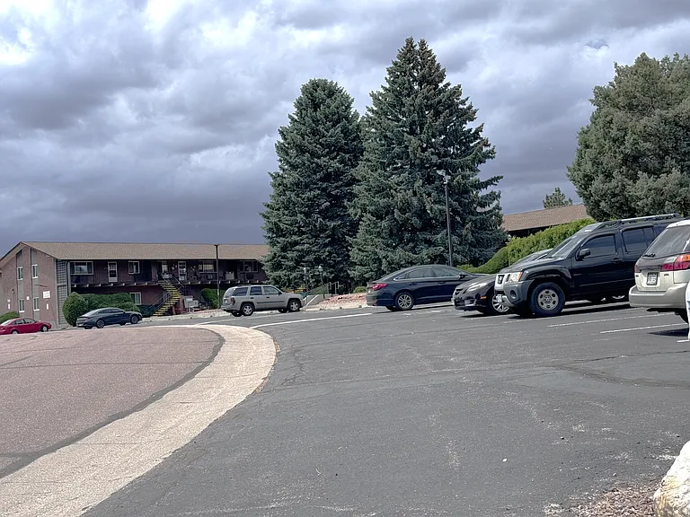 434 Valley Hi Cir #B24 — Photo 27
