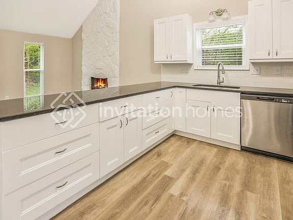 4th image of 3920 Erica Cir