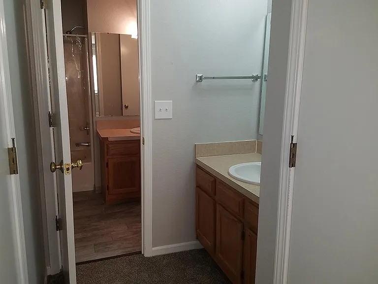 509 Lancaster Ct — Photo 13