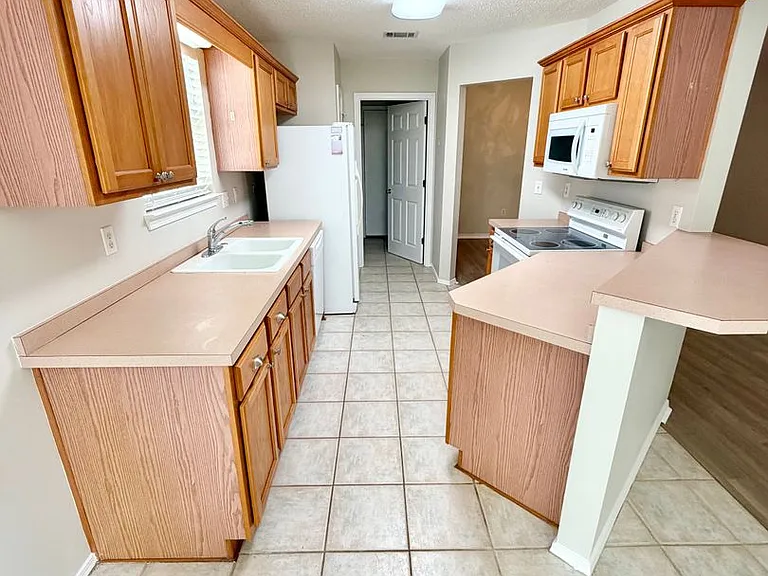 2390 Marina Dr — Photo 17