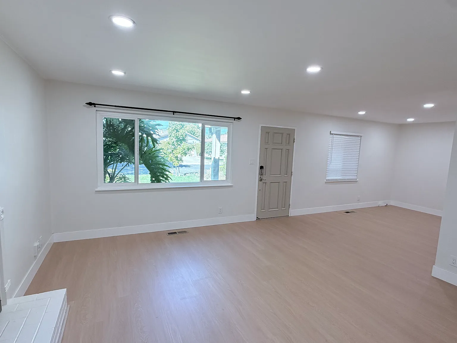 3 bed, 1560 sqft, $5,600 — Photo 2