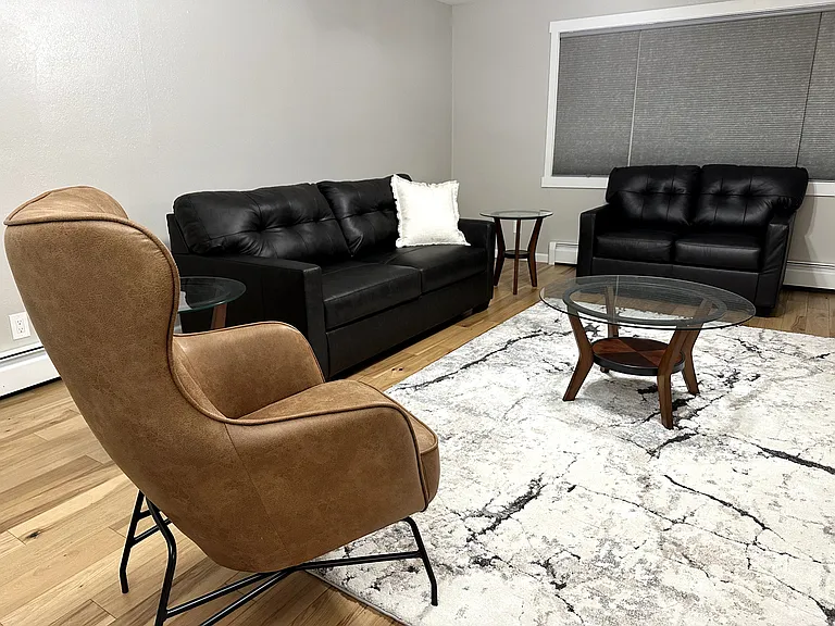 601 Parkhill Dr — Photo 9