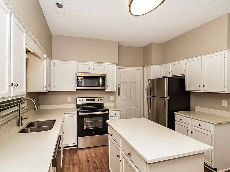 4107 Garden Grove Ln — Photo 9