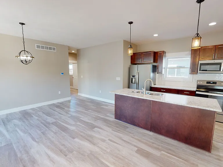 1003 E Maple Ave — Photo 4
