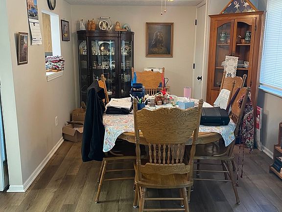 5th image of 185 Deepwood Dr