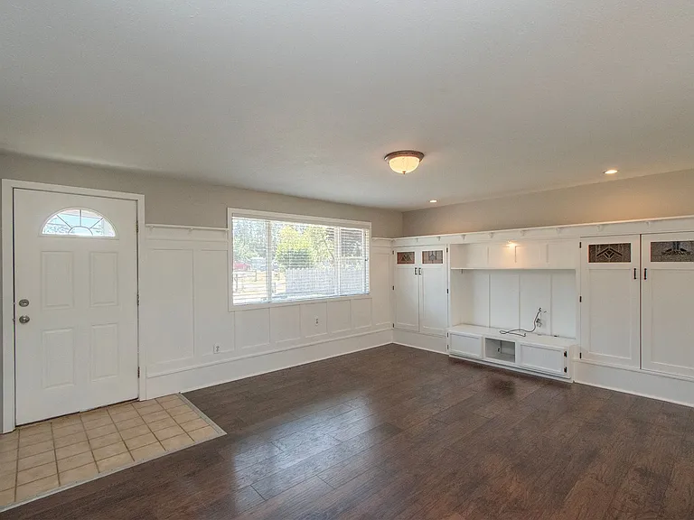 100 W Robert Pl — Photo 7