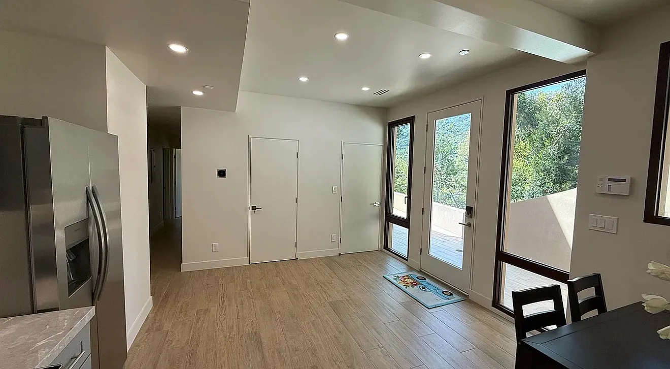 2 bed, 1.5 bath, 974 sqft, $4,600 — Photo 3