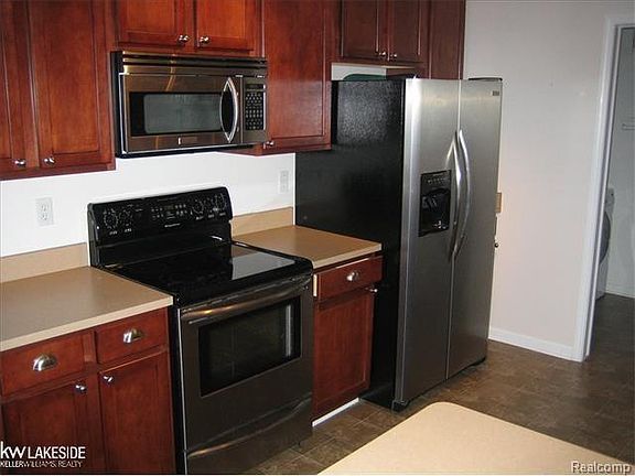 3rd image of 734 Amberly Dr Unit B