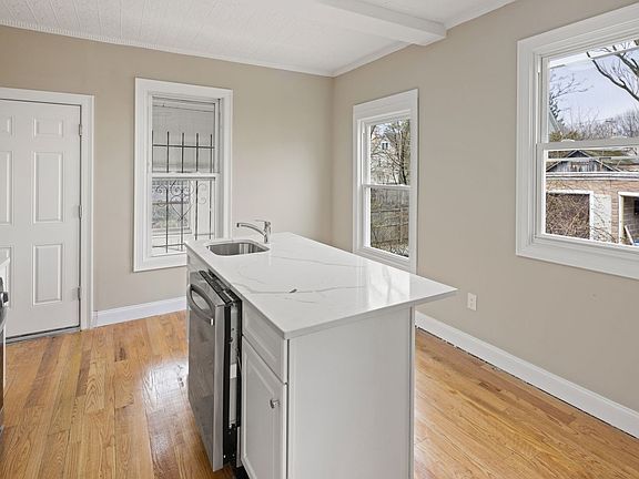 5th image of 90 Nicoll St #2