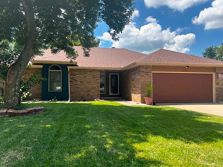 1120 W Maplewood St — Photo 2