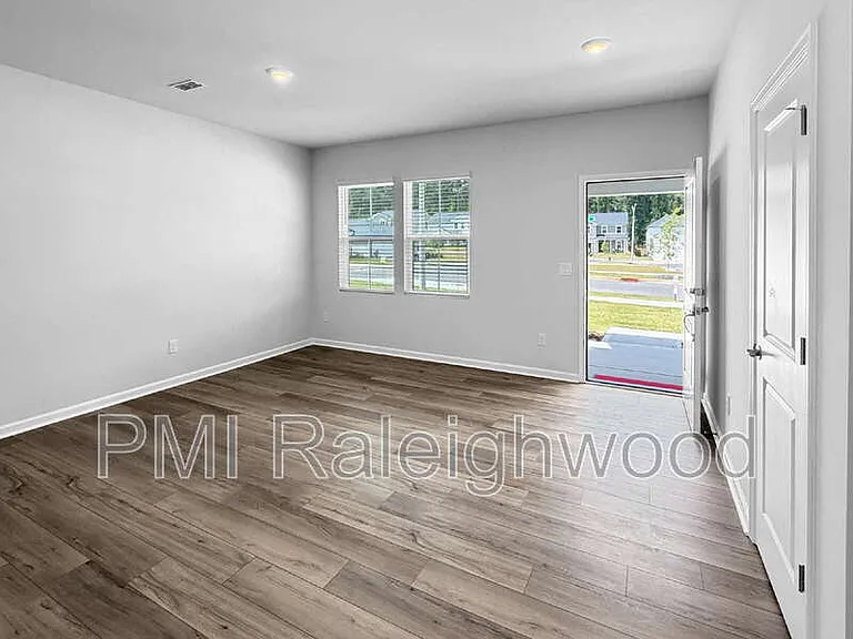600 Westford Dr #96 — Photo 6