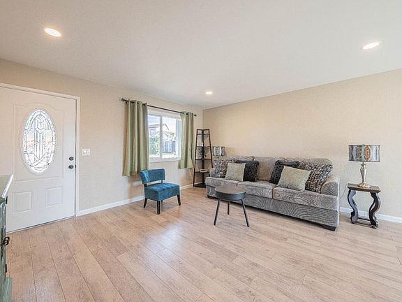 4th image of 3256 Vista Del Camino Cir