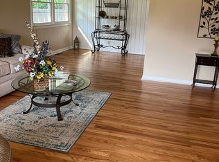 6825 Green Meadow Cir, Woodlawn Park, KY 40207