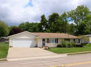 1613 S 14th St, Clinton, IA 52732