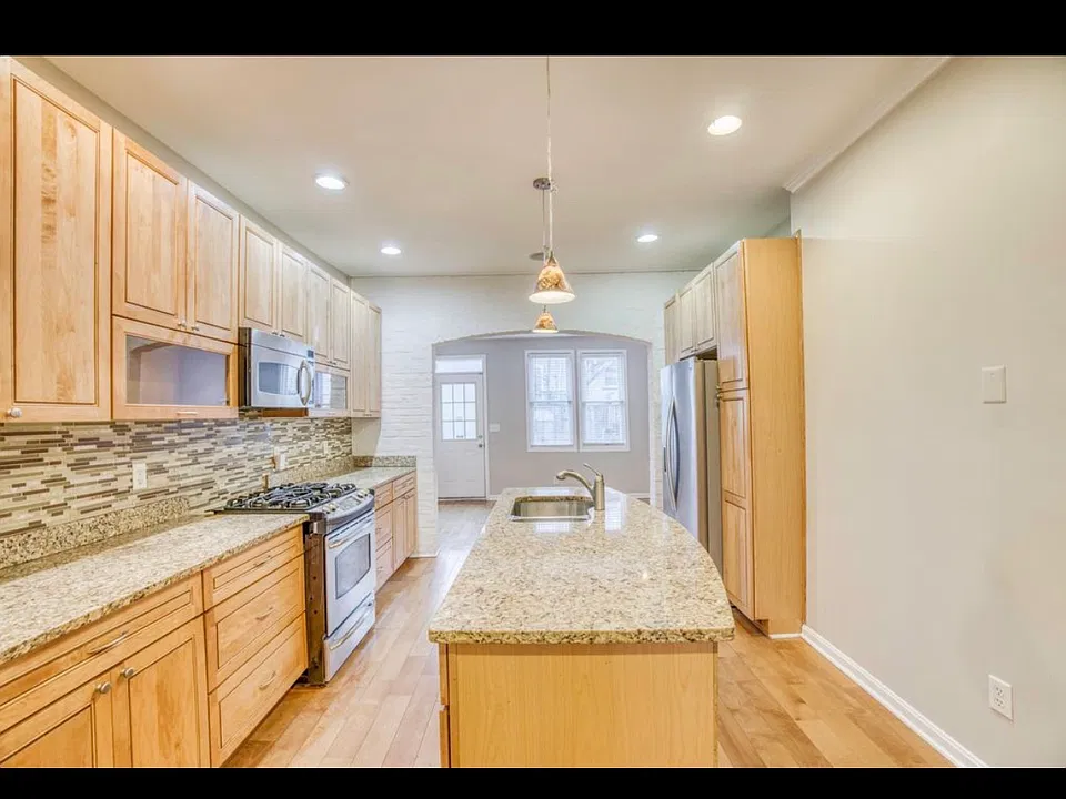 4 N Kenwood Ave