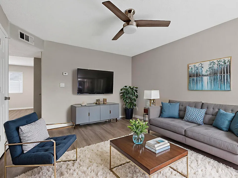 1812 Buena Vista Dr SE #4