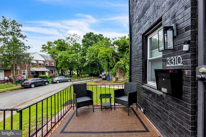 2 bed, 1.0 bath, 920 sqft, $1,550 — Photo 2