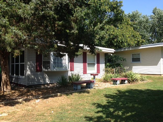 1st image of 9 Saint Laurence Dr